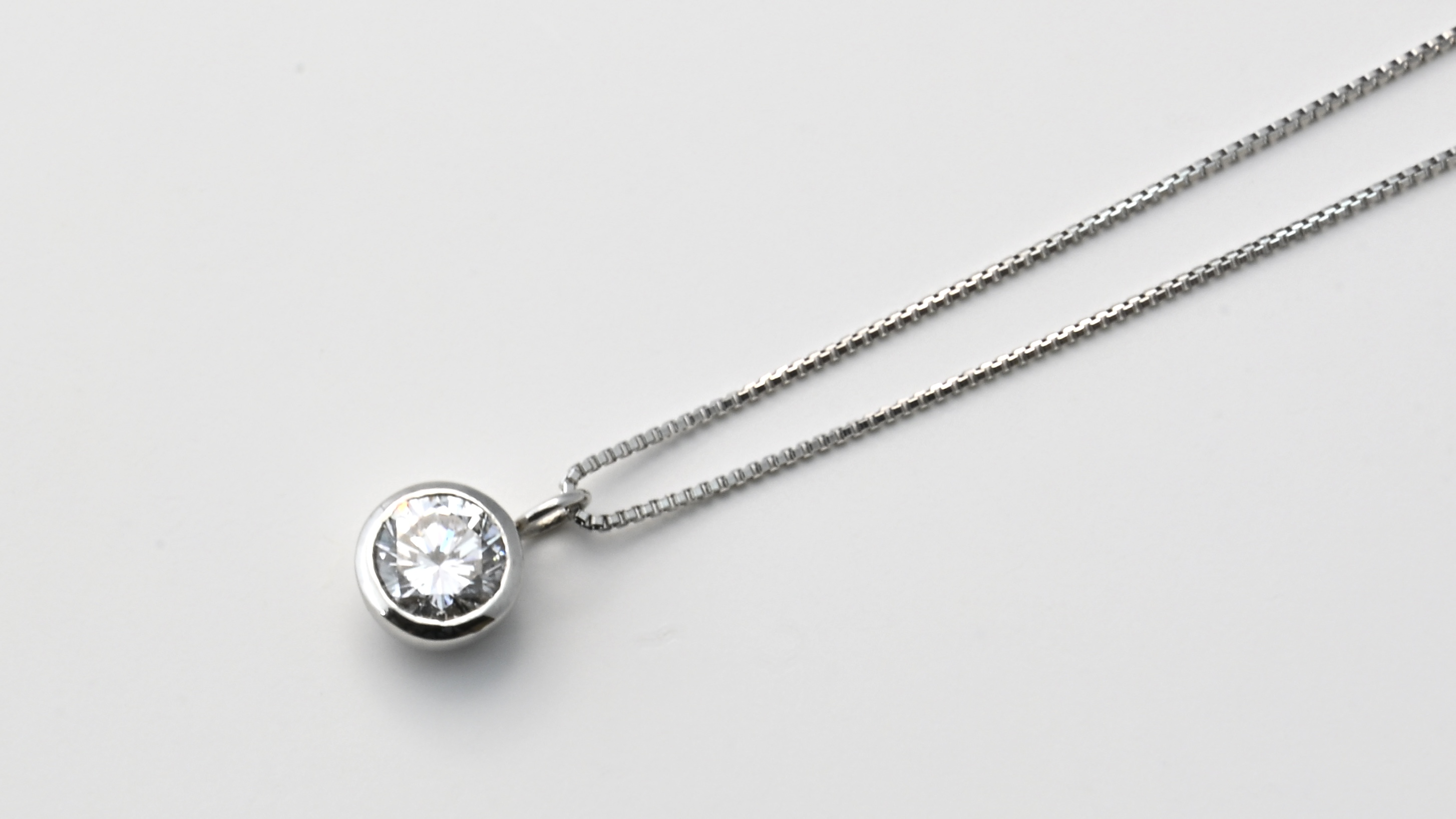 プラチナ900　最上等級カラーDカラー天然ダイヤモンド　大粒0.50ｃｔ　ふせこみネックレス FNP-9 250-009