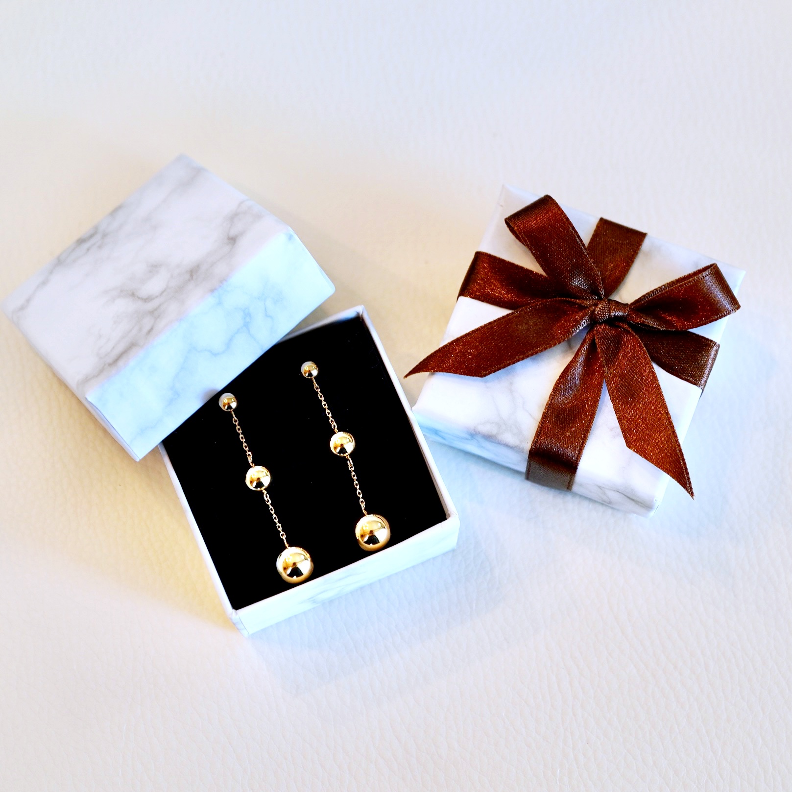 K18(18金) イエローゴールド ボール 3連 チェーン ピアス 地金 中空 保証書付 M710-1 242-039