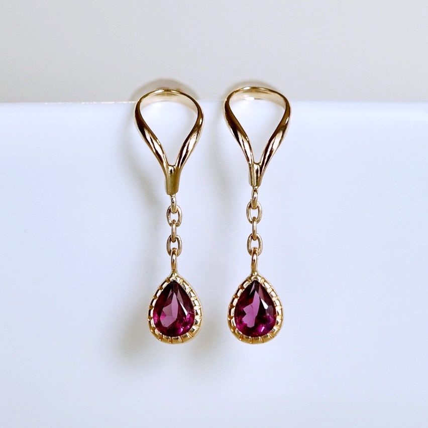 K10YG(10金) イエローゴールド 揺れる ロードライトガーネット アンティーク ピアス 保証書付 2274 242-049-e