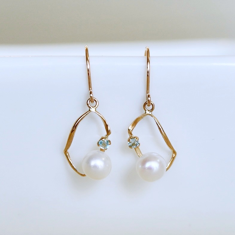 K10YG(10金) イエローゴールド 揺れる ブルートパーズ&パール ピアス 保証書付 G-034 242-044-d
