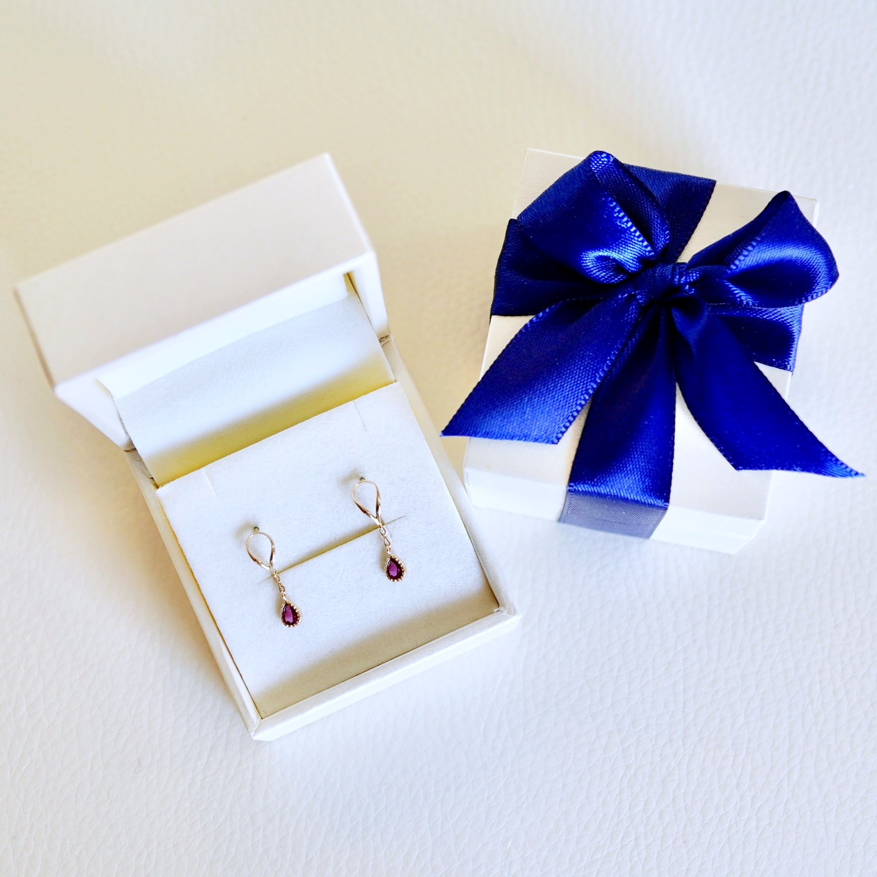 K10YG(10金) イエローゴールド 揺れる ロードライトガーネット アンティーク ピアス 保証書付 2274 242-049-e