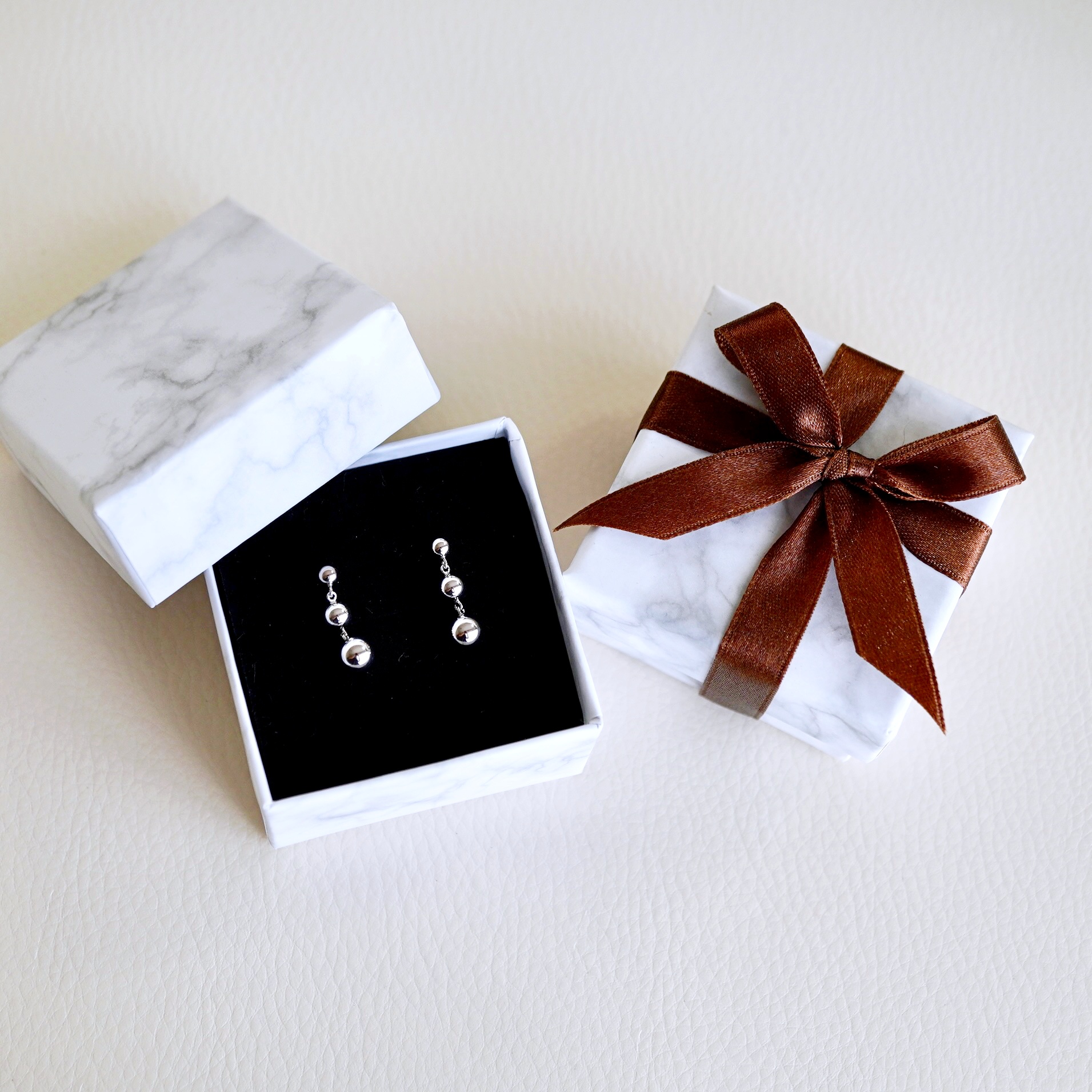 K18WG(18金) ホワイトゴールド 地金 ボール 3連 ピアス 保証書付 M760-1 242-030-a