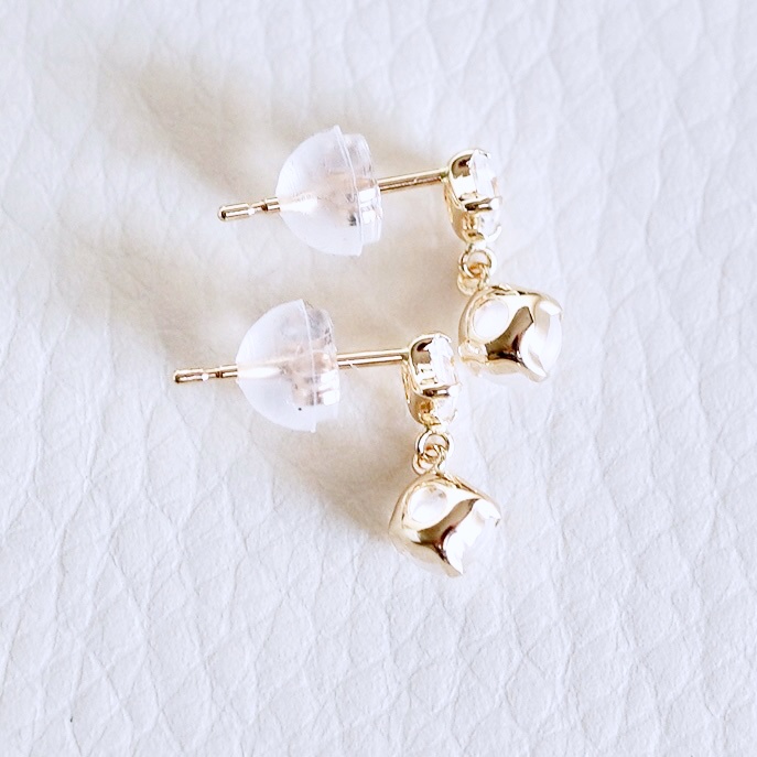 【ジュエリー】K10 イエローゴールド ホワイトムーンストーン 揺れる ピアス 保証書付 SR-2012 242-003-d