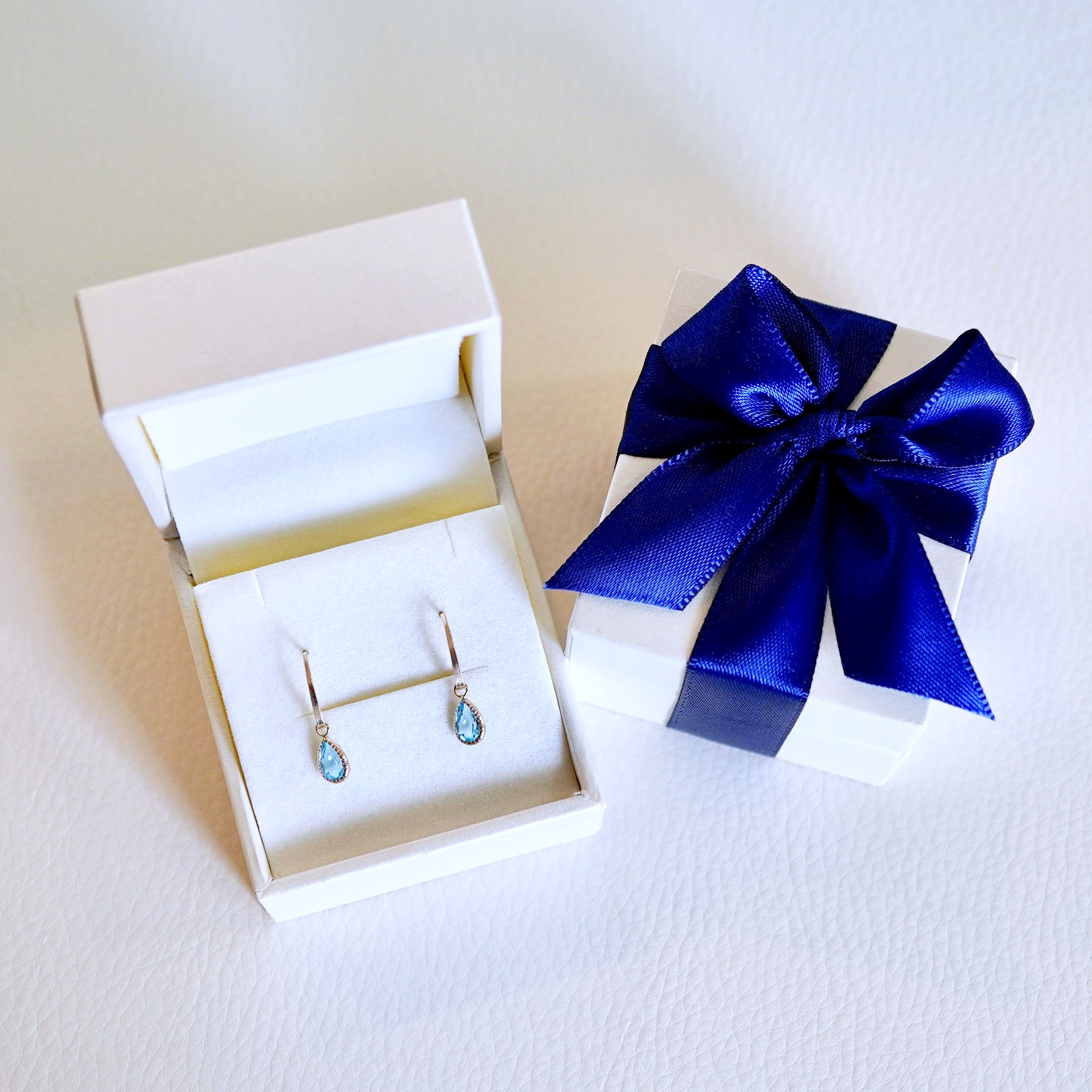 K10YG(10金) イエローゴールド 揺れる ブルートパーズ アンティーク ピアス 保証書付 SR-2223-1 242-043-d