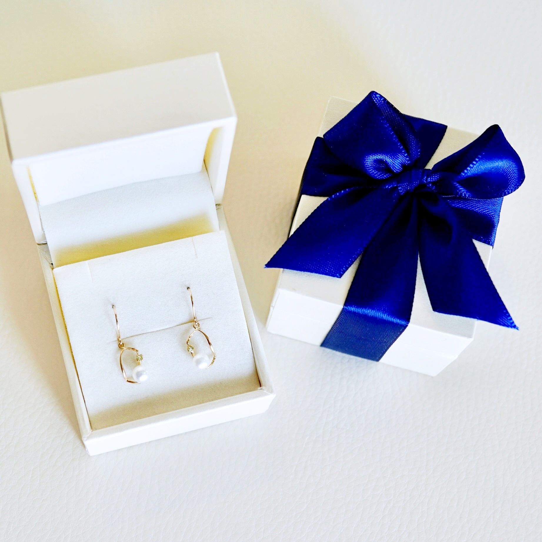 K10YG(10金) イエローゴールド 揺れる ペリドット&パール ピアス 保証書付 G-034 242-044-e