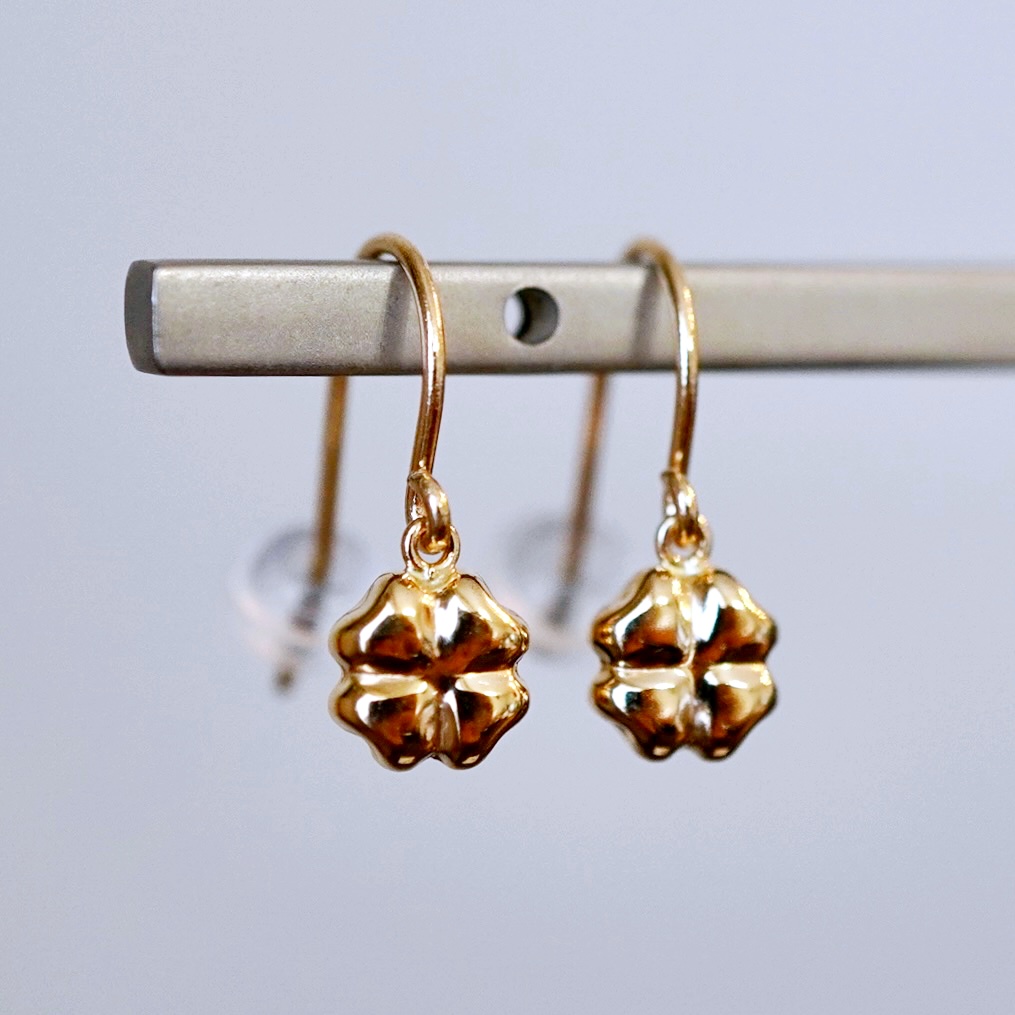 K18PG(18金) ローズゴールド 地金 クローバー ピアス フックタイプ シンプル 幸運 希望 幸福 愛情 健康 保証書付 KO-0069 242-027-c