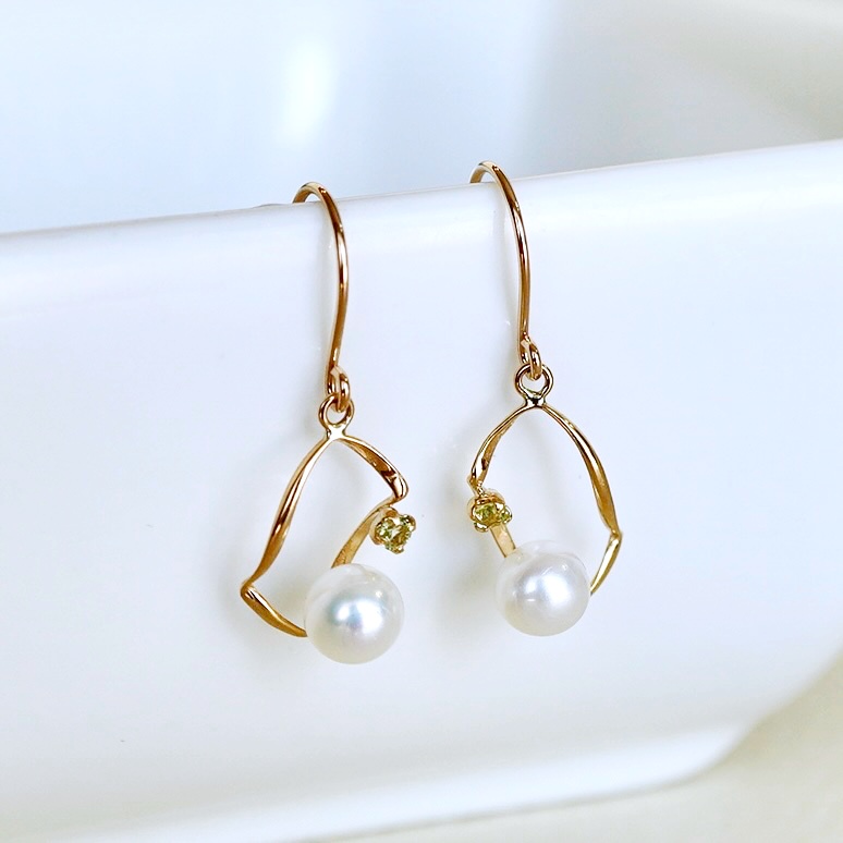 K10YG(10金) イエローゴールド 揺れる ペリドット&パール ピアス 保証書付 G-034 242-044-e