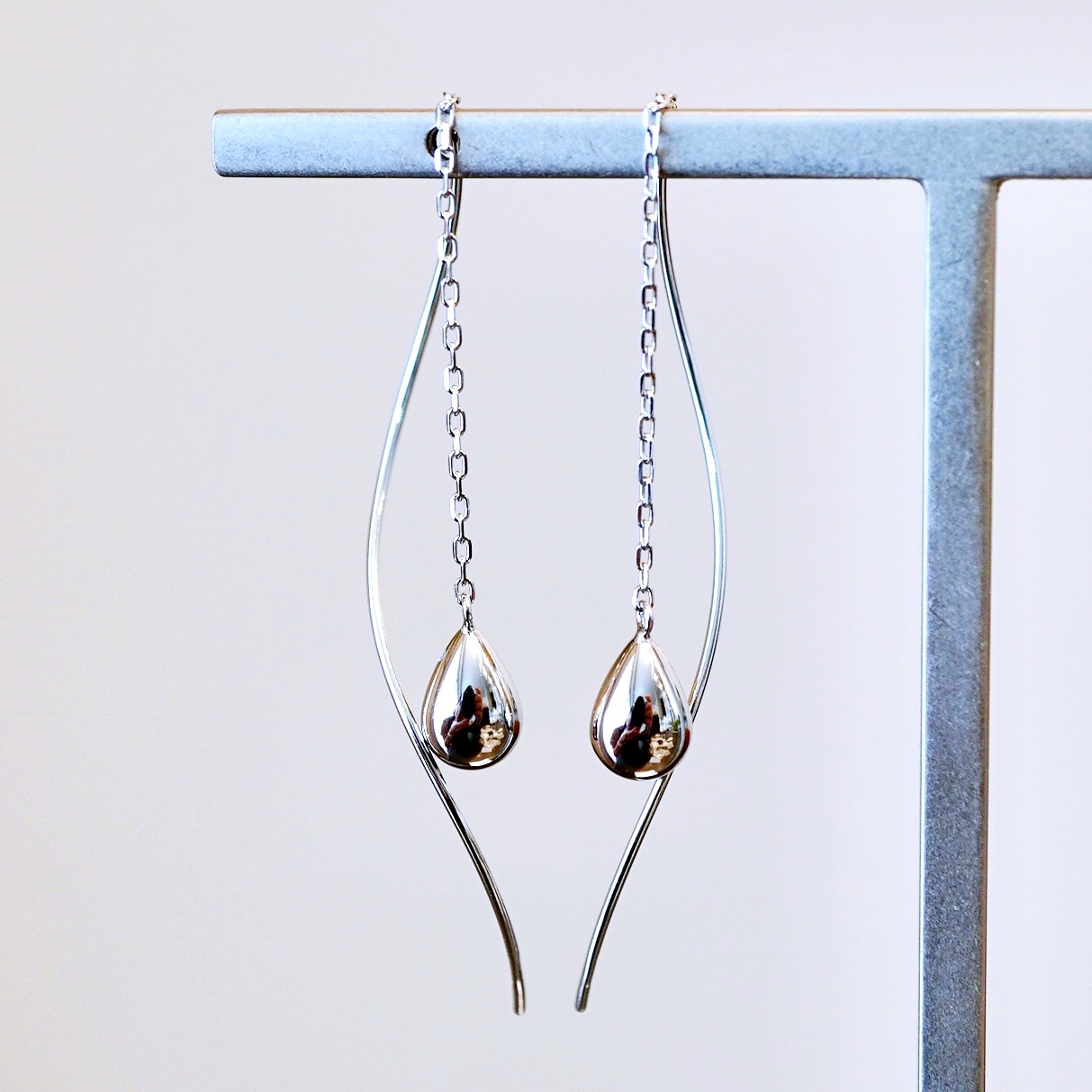 【ジュエリー】K10WG ホワイトゴールド 雫 ロング チェーン ピアス 保証書付 SMK-5219 242-018-b