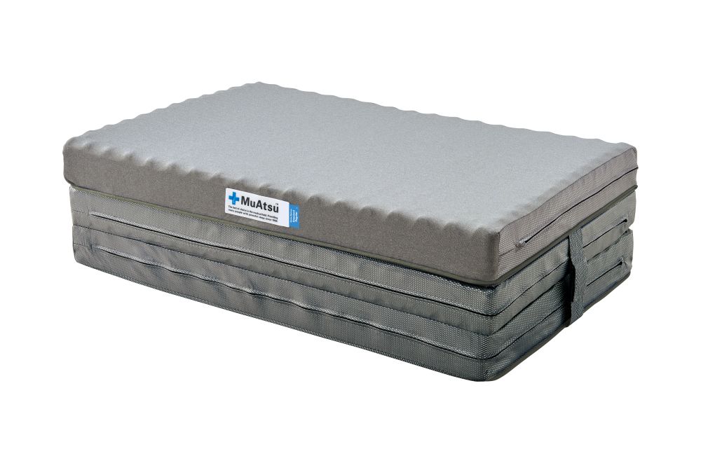 ムアツ マットレス スタンダード セミダブル 三つ折り 折りたたみ マットレス 約 10cm 敷布団 敷き布団 寝具 レギュラー シーツ 専用シーツ付 綿 ホワイト 昭和西川  体圧分散 通気性 寝返りサポート 理想的な寝姿勢 快眠 不眠解消 夫婦 背骨 不眠 蒸れにくい 新生活 健康 熟睡 引越し ふとん [5839-8438]
