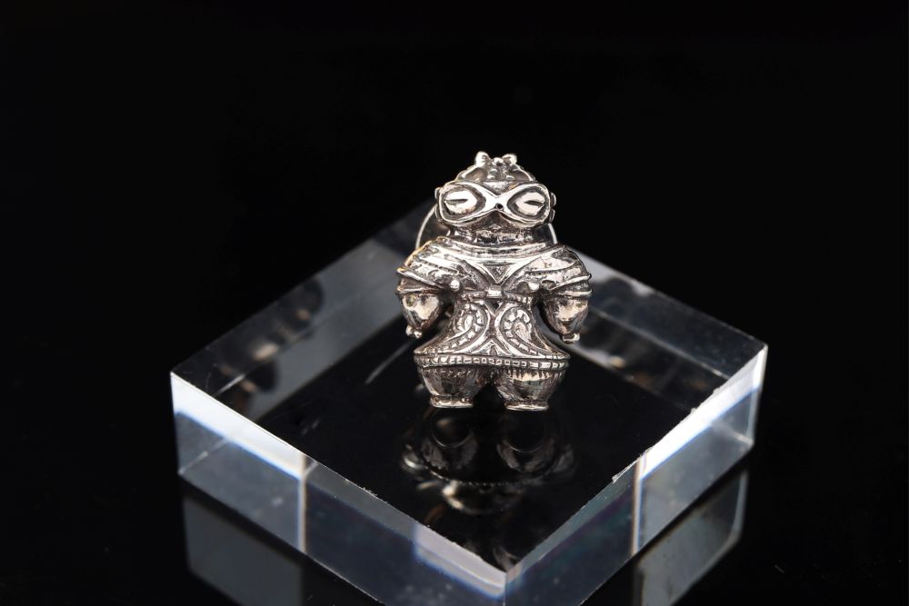 【縄文アクセサリーDo_goods】 SILVER925 初代 豆遮光器土偶のピンズ 659-672  [5839-2350]
