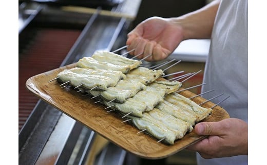 【中央市共通返礼品】国産うなぎ関東風蒲焼き・白焼き食べ比べセット 計 約260g　職人による手焼き　冷凍真空パックでお届け！[5839-1509]