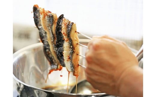 【中央市共通返礼品】国産うなぎ関東風蒲焼き・白焼き食べ比べセット 計 約260g　職人による手焼き　冷凍真空パックでお届け！[5839-1509]