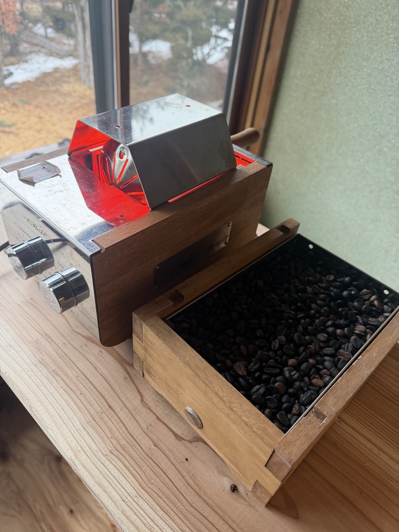 ＼＼人気セット商品／／富士山蒼天の水（2000ｍl×2本）と湧水庵（200ｇ×1袋）のセット※離島不可 天然水 ミネラルウォーター 水 水 コーヒー 珈琲 忍野ブレンド ペットボトル 2000ml バナジウム天然水 飲料水 軟水 鉱水 国産 シリカ ミネラル 美容 備蓄 防災 長期保存 富士山 山梨県 忍野村