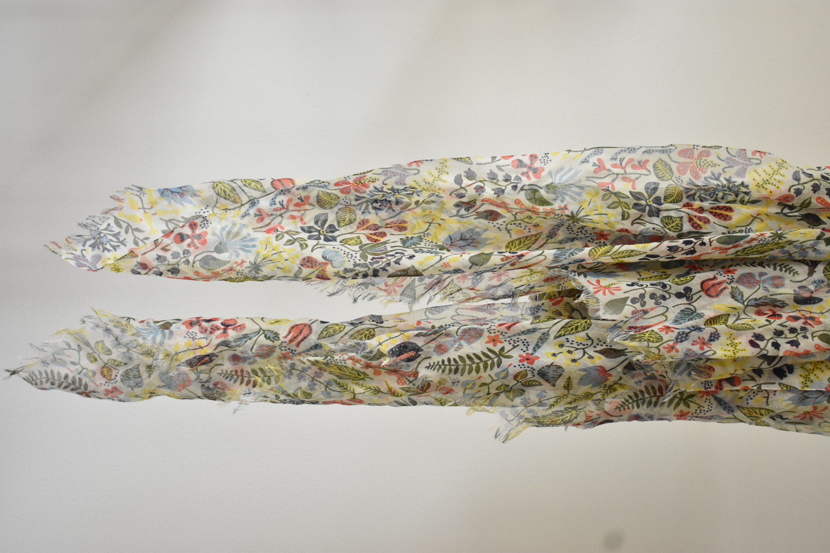 【富士の伏流水で織りなす高級天然素材ストール】スティグ・リンドベリ ハーバリウム シロ NSAB001