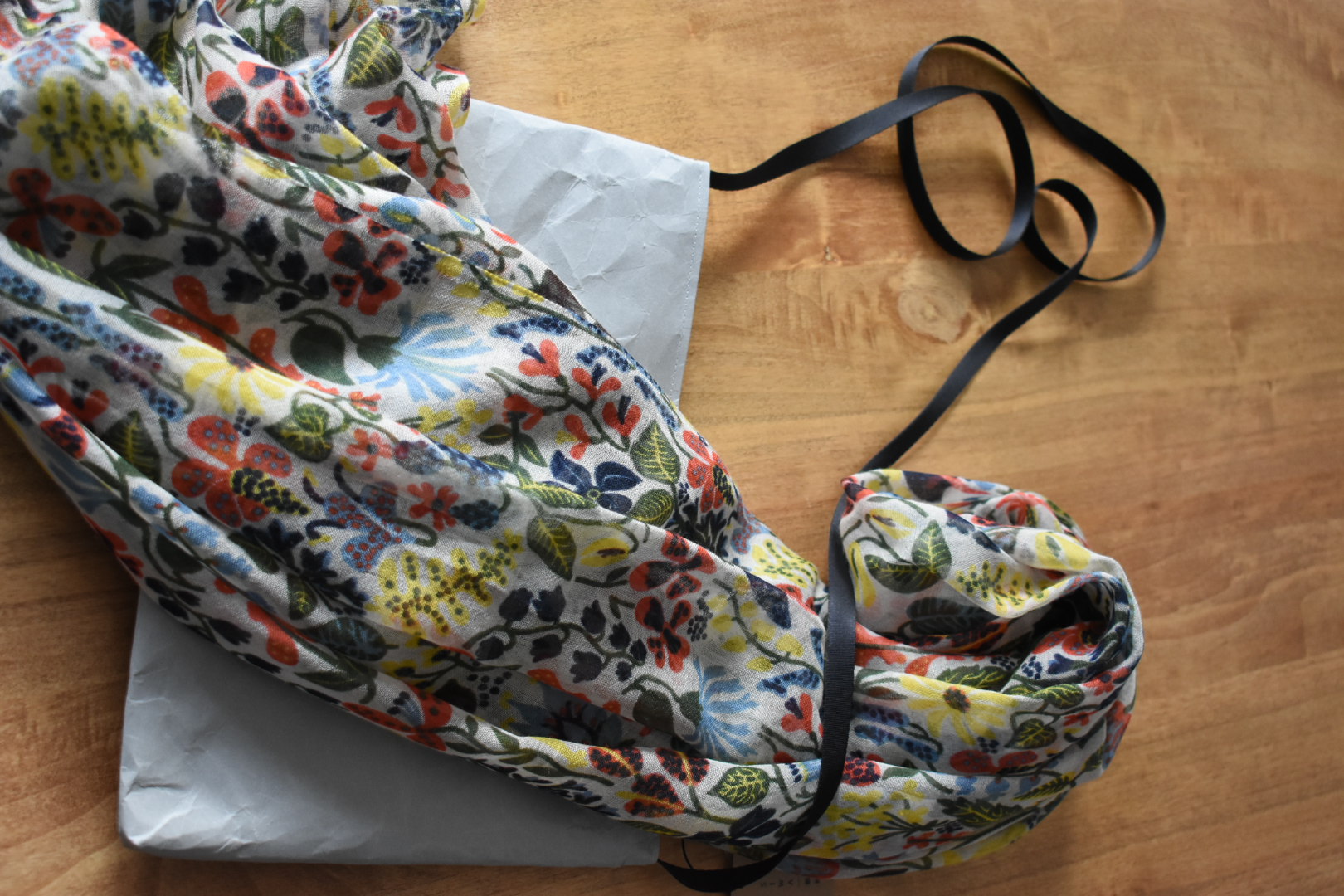 【富士の伏流水で織りなす高級天然素材ストール】スティグ・リンドベリ ハーバリウム シロ NSAB001