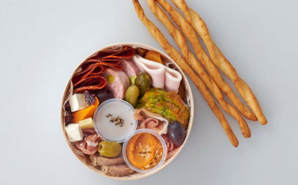 アペロボックス (S) (17種オードブルの盛り合わせ・グリッシーニ付き) ＜２名様用＞ Apero box