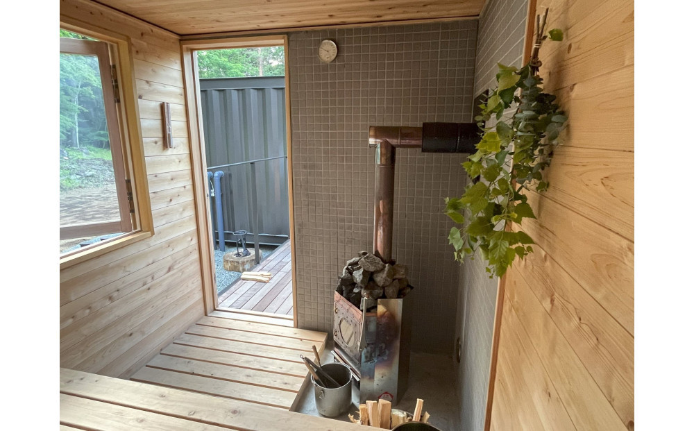 完全貸切 富士山の麓 河口湖町小立に佇む 一日一組限定 薪ストーブサウナ付コンテナハウス 一棟宿泊券（平日）