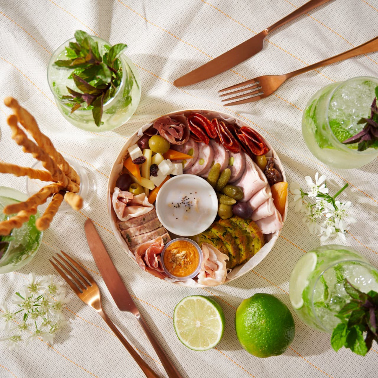 アペロボックス (L) (17種オードブルの盛り合わせ・グリッシーニ付き) ＜4名様用＞ Apero box