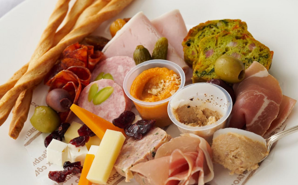 アペロボックス (S) (17種オードブルの盛り合わせ・グリッシーニ付き) ＜２名様用＞ Apero box