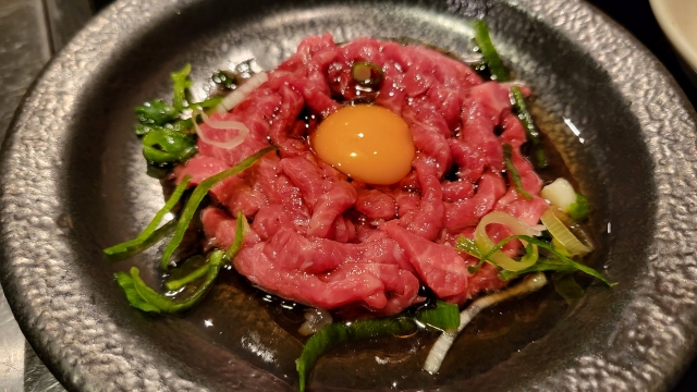 馬肉ユッケ 約400g（50g×8パック） | 馬肉 ユッケ ヘルシー 赤身肉 長野 信州 濃い旨み 贅沢 特製ユッケダレ付き お肉 刺身 冷凍 小分け 送料 無料 伊那 信州【010-b2】