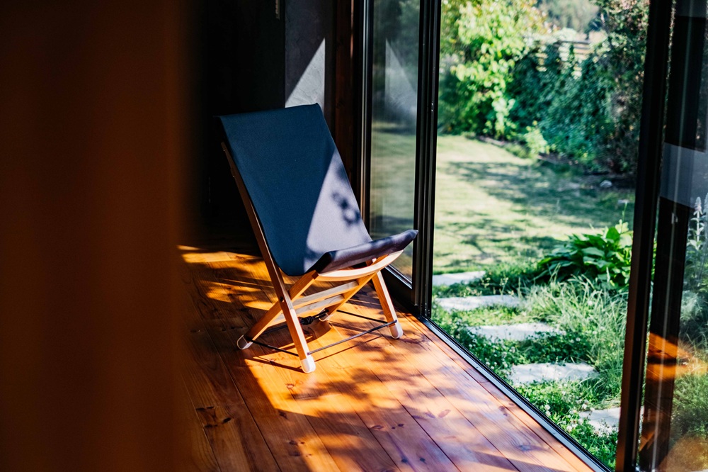 イス 木製 pioneer plants / Chair | 伊那市 信州 長野 ふるさと納税 木製品 木 椅子 いす イス チェア 無垢 ゆったり クリ【230-04】