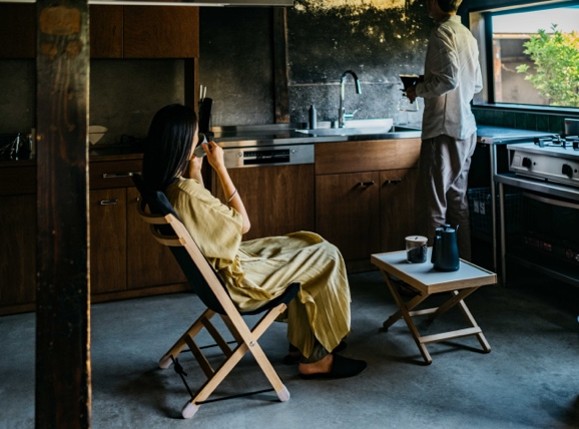 イス 木製 pioneer plants / Chair | 伊那市 信州 長野 ふるさと納税 木製品 木 椅子 いす イス チェア 無垢 ゆったり クリ[230-04]