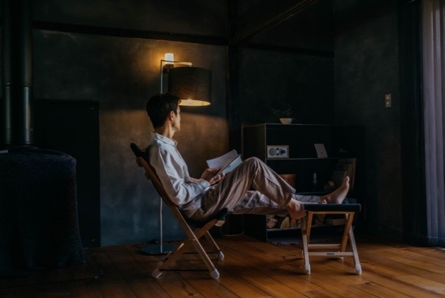 イス 木製 pioneer plants / ChairとOttomanのセット | 伊那市 信州 長野 ふるさと納税 木製品 木 椅子 いす イス チェア オットマン 無垢 ゆったり クリ セット【330-02】