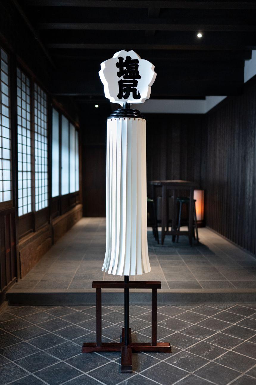 ２号纏（まとい）粋―iki－白黒　名入れ可能 | まとい 纏 漆塗り纏 赤茶色 茶色 白黒 小型 二号 伝統工芸 縁起物 記念品贈答品 開業開店祝 新築祝 結婚祝 周年記念 インテリア 守護飾り 長野県 塩尻市