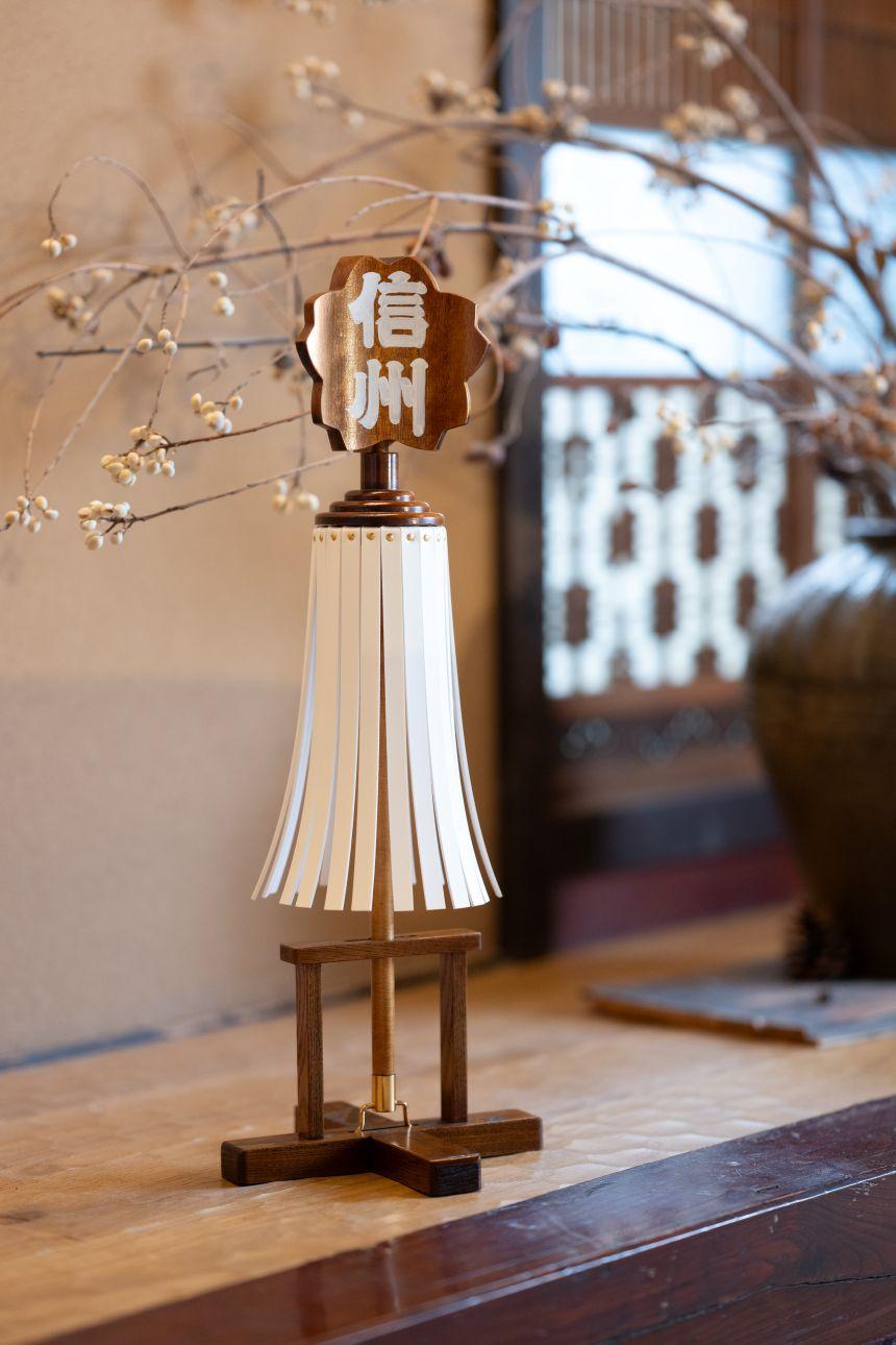 小型纏（まとい）紬－tsumugi－ 漆塗り茶色 名入れ可能  | まとい 纏 漆塗り纏 赤茶色 茶色 白黒 小型 二号 伝統工芸 縁起物 記念品贈答品 開業開店祝 新築祝 結婚祝 周年記念 インテリア 守護飾り 長野県 塩尻市