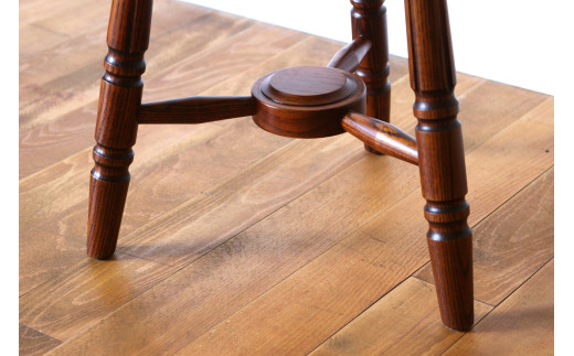 丸座面 の 3本脚 スツール （ すり漆 仕上げ ） | 椅子 家具 いす イス スツール サイドテーブル テーブル 机 漆 すり漆 伝統工芸 無垢材 クリ タモ 木材 木目 クラシカル 国産材 長野県 塩尻市