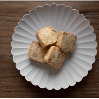 自家焙煎スペシャルティコーヒー中浅煎りブレンド(豆のまま)と胡桃焼き菓子のセット【1140832】