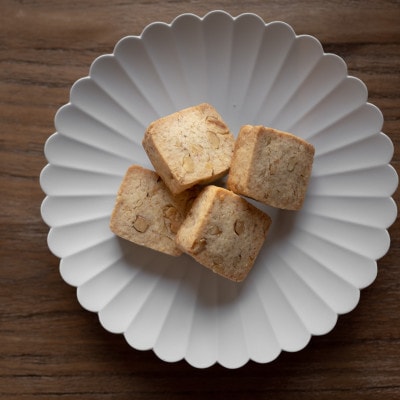 自家焙煎スペシャルティコーヒー浅煎りブレンド(豆のまま)と胡桃焼き菓子のセット【1140833】