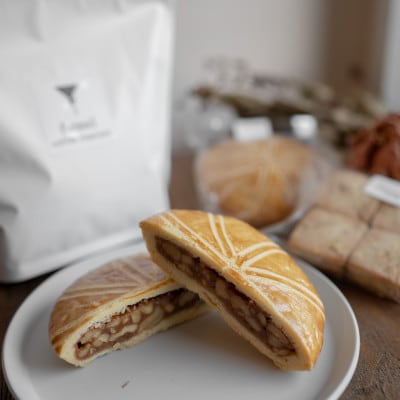 自家焙煎スペシャルティコーヒー深煎りブレンド(豆のまま)と胡桃焼き菓子のセット【1140831】