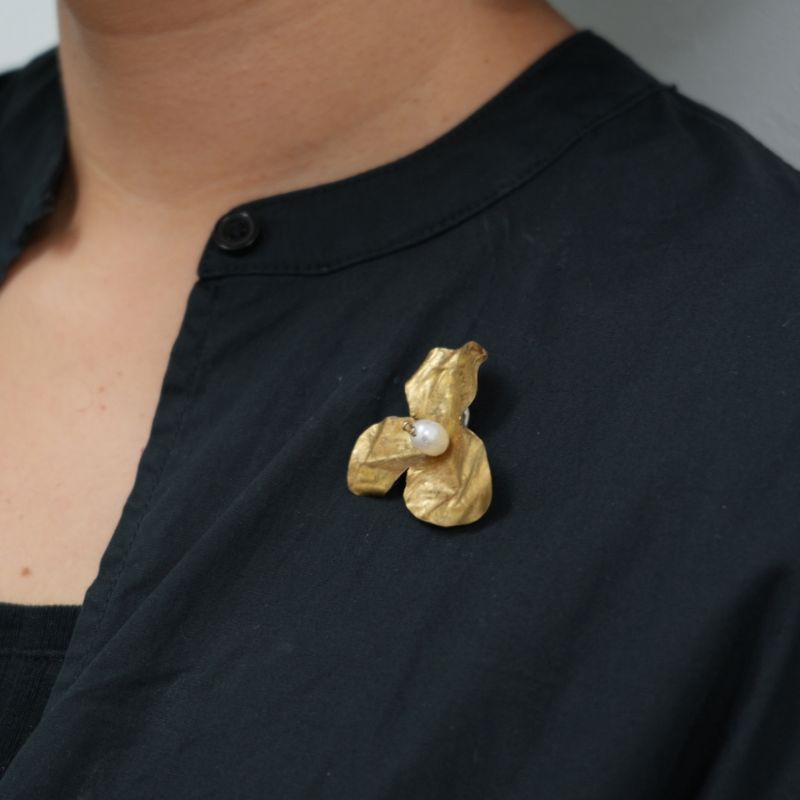 RYONA SONG ブローチ　野花モチーフ ～自然×都会 中山道沿い築100年の古民家工房から、100%ハンドメイドアクセサリーをお届け～