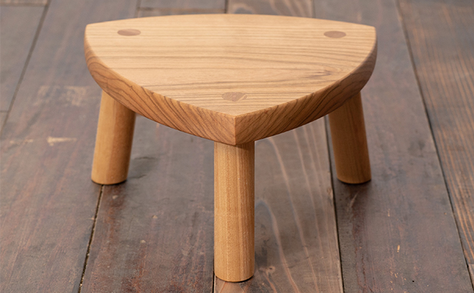 座椅子 椅子 いす 正座椅子 国産 無垢材 木製品 あぐら 正座 横座り 立て膝 インテリア 家具 軽い 持ち運び 足への負担 軽減 安心安全 堅固 リビング 和室