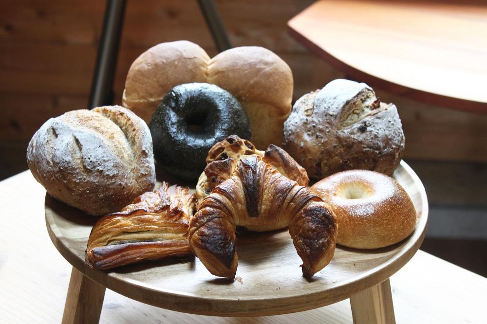 治部坂高原のおまかせ天然酵母パンセット（9種類）｜自家製 手作り 天然素材 クロワッサン ベーグル パン チョコパイ 詰め合わせ 長野県 阿智村