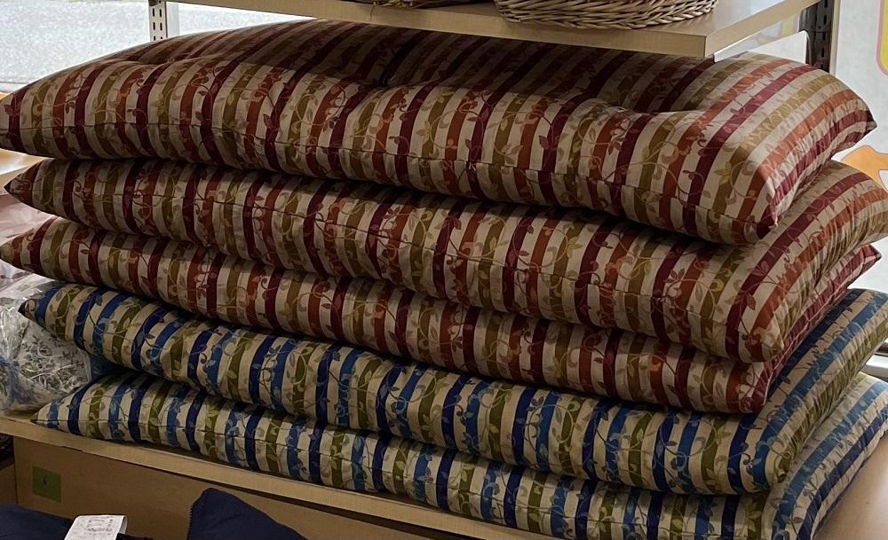 座布団 赤柄 1枚 ( 68cm×120cm ) 手作り