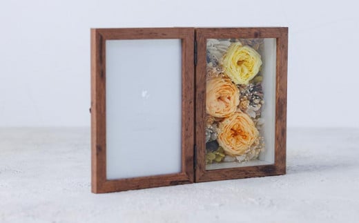 フラワーフォトフレーム 二つ折りM オールドローズ［花と木の実cocochiya］  プリザーブドフラワー