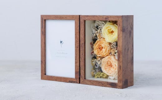フラワーフォトフレーム 二つ折りM オールドローズ［花と木の実cocochiya］  プリザーブドフラワー