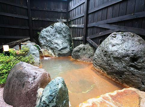 奥飛騨温泉郷「飛騨つづり朧」一棟貸し 1泊2日＆貸切ハイヤー上高地観光付き【期間限定: 2023年/2024年5月〜11月中旬】 LQ009