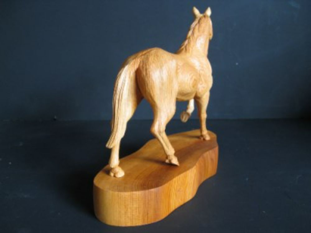 【数量限定】飛騨一位一刀彫 駿馬（中） 飛騨高山 伝統工芸品 吉野彫刻所 f121