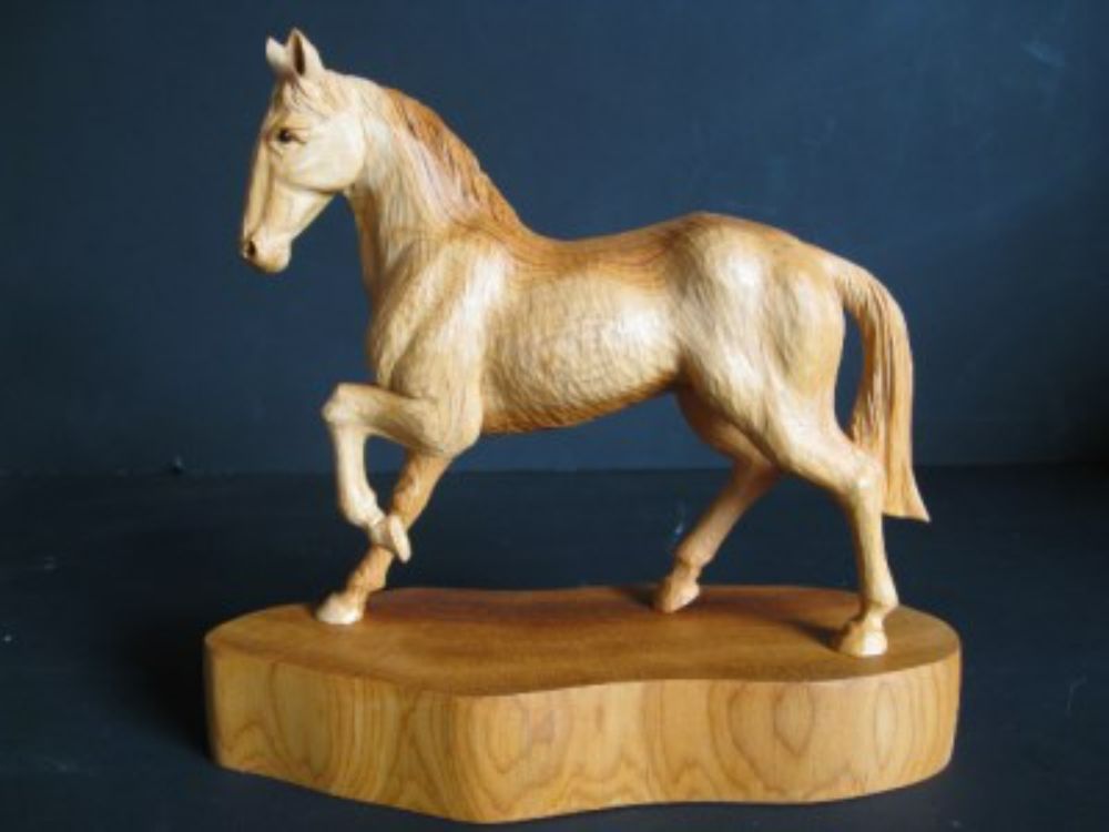 【数量限定】飛騨一位一刀彫 駿馬（小） 飛騨高山 伝統工芸品 吉野彫刻所 f134