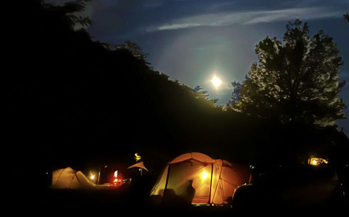 飯地高原自然テント村 キャンプサイト「テント泊」 ハイシーズン3カ月前優先予約宿泊券 / キャンプ テント 宿泊 宿泊券 アウトドア / 恵那市 / 飯地高原自然テント村 [AUAG001]