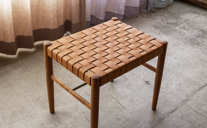 【受注生産】Stool 01 ブラックチェリー/oil finish(座面レザー) / スツール 椅子 いす チェア 家具 インテリア 木製 木目調 ナチュラル おしゃれ レザー 皮 デザイン ダイニング キッチン カウンター / 恵那市 / ROYAL STAGE [AUEB050]