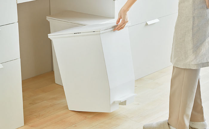 コンパクト ペダルダストボックス 20リットル ホワイト 1個 / ダストボックス ゴミ箱 ごみ箱 / 恵那市 / 東谷株式会社 明智流通センター [AUAD088]