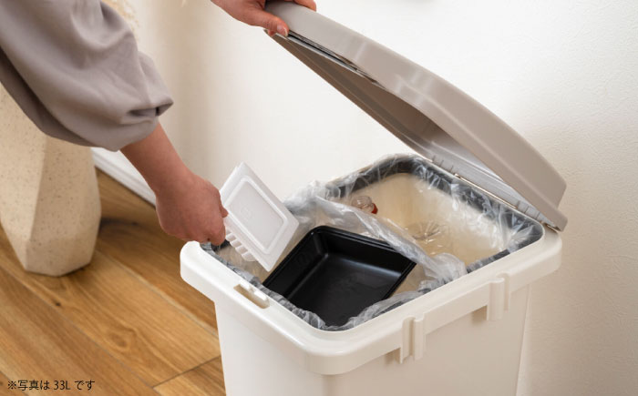 臭いが漏れないゴミ箱 47リットル 1個 / ダストボックス ゴミ箱 ごみ箱 / 恵那市 / 東谷株式会社 明智流通センター [AUAD080]