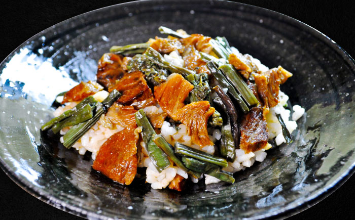 松阪牛ひつまぶし 1人前×4個セット レトルト タレと山椒の小袋付き 牛肉 ご飯 保存食 恵那市 / テンポイント [AUEU035]