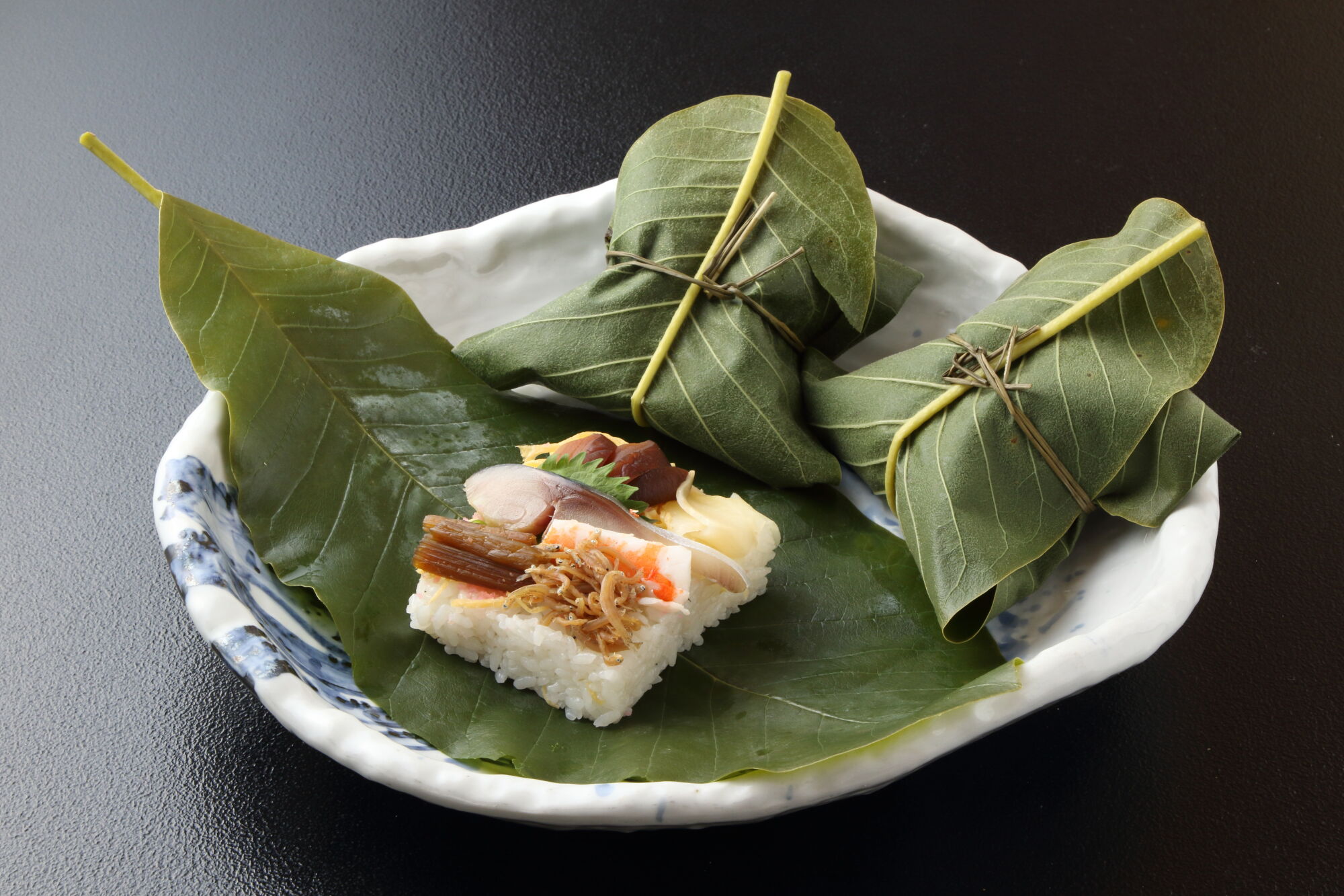 恵那の朴葉寿司と鯖寿司・更紗紅鱒寿司セット / すし 寿司 スシ 朴葉寿司 鯖寿司 さば寿司 さばずし さば 鯖 サバ 鱒寿司 ます寿司 ますずし ます 鱒 マス / 恵那市 / 金寿司 [AUBF001]