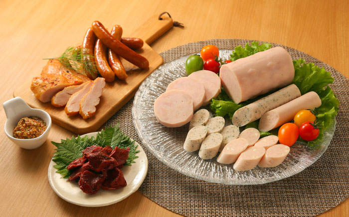 【スピード配送】奥美濃古地鶏Bセット / 地鶏 鶏肉 とり肉 肉 ハム ウインナー パストラミ ソーセージ 砂肝 燻製 セット 詰め合わせ / 恵那市 / 中部食産 [AUBW006]