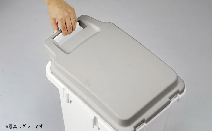 33リットルの抗菌・防汚・防臭ごみ箱 ホワイト 2個組 / ダストボックス ゴミ箱 ごみ箱 / 恵那市 / 東谷株式会社 明智流通センター [AUAD083]